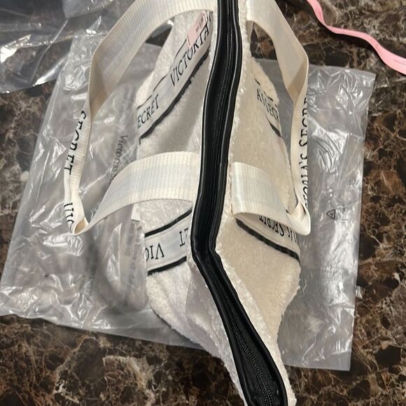 Victoria's Secret Cozy Plush Fleece Tote Zipper Off White Zip Closure NWT - Picture 13 of 13